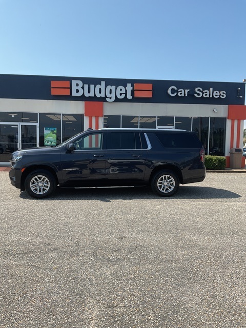 2023 Chevrolet Suburban LT's photo