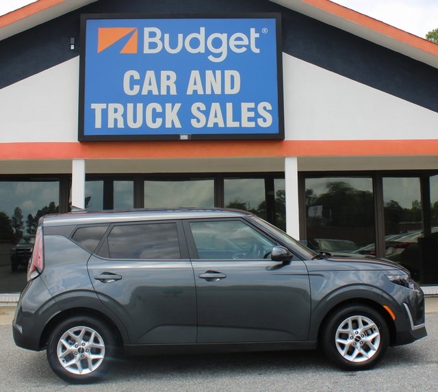 2023 Kia Soul LX's photo