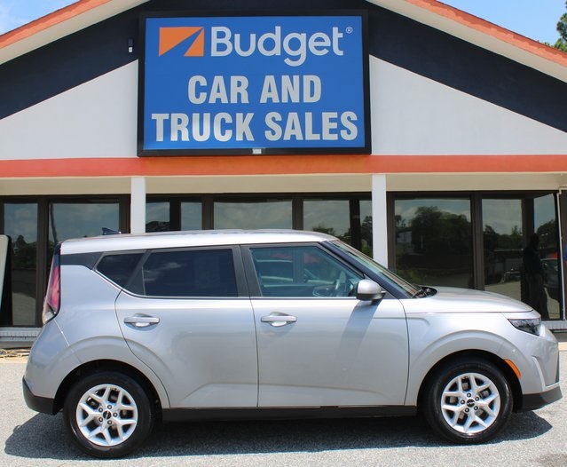 2023 Kia Soul LX's photo