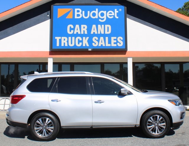 2020 Nissan Pathfinder SV's photo