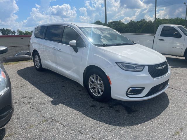 2023 Chrysler Pacifica Touring L's photo