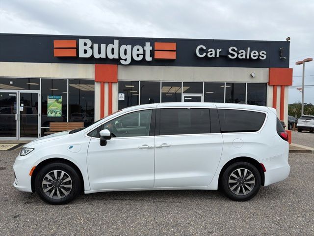 2023 Chrysler Pacifica Hybrid Touring L Hybrid's photo