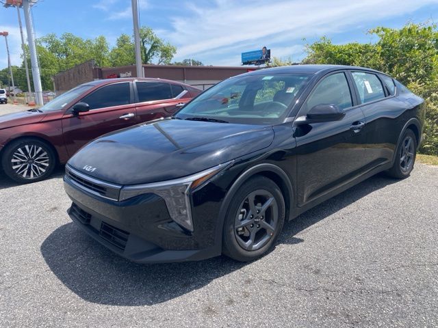 2025 Kia K4 LXS AT's photo