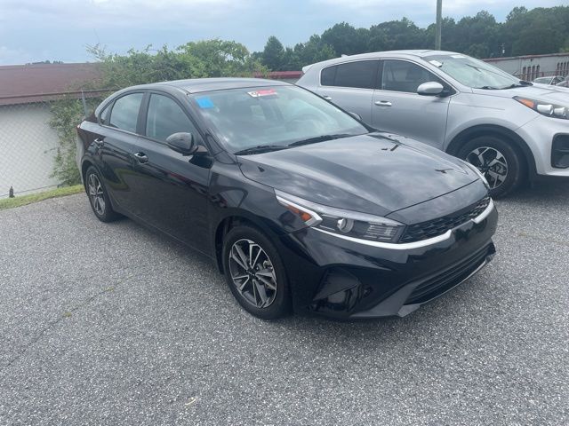2023 Kia Forte LXS AT's photo